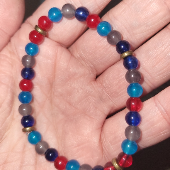 Hi there. I make handmade jewelry by me. I have many different kinds of stuff. - Picture 2 of 6